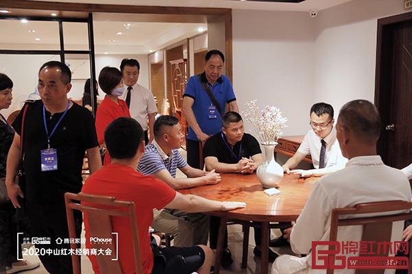 眾多經銷商最終選擇并簽約雅宋紅木